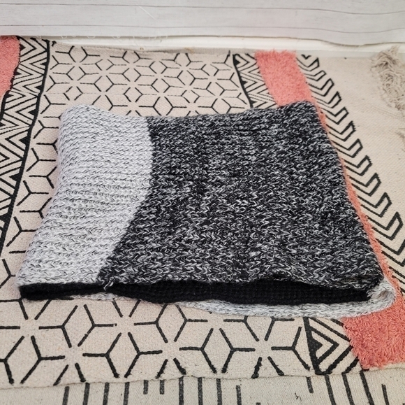 CALVIN KLEIN INFINITY SCARF - Picture 4 of 8